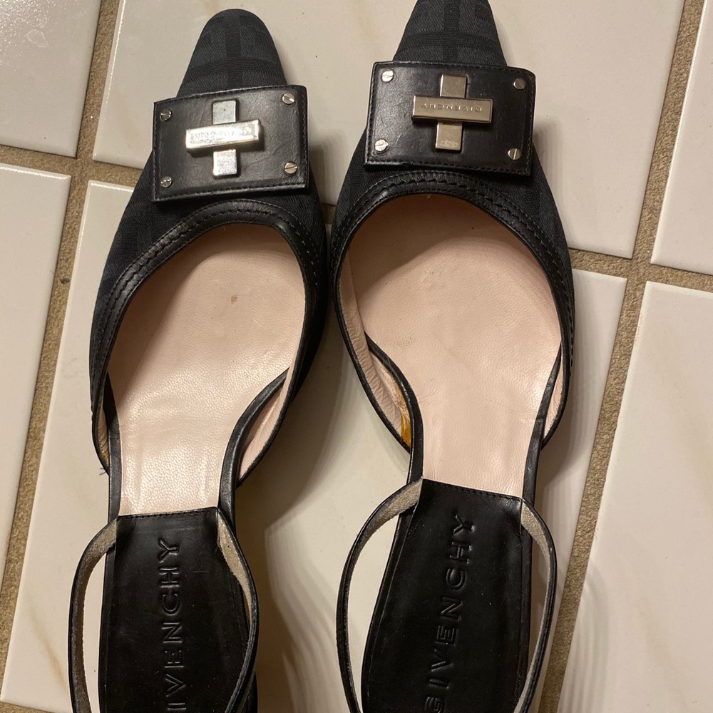 GIVENCHY-